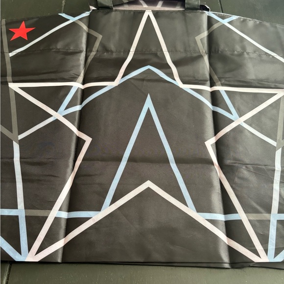 NWOT * Macy’s Water Proof Beach Bag * Large Capacity Tote / Hand Bag - Picture 5 of 7